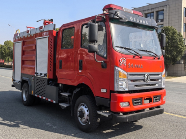 東風(fēng)四驅(qū)越野4噸水罐消防車